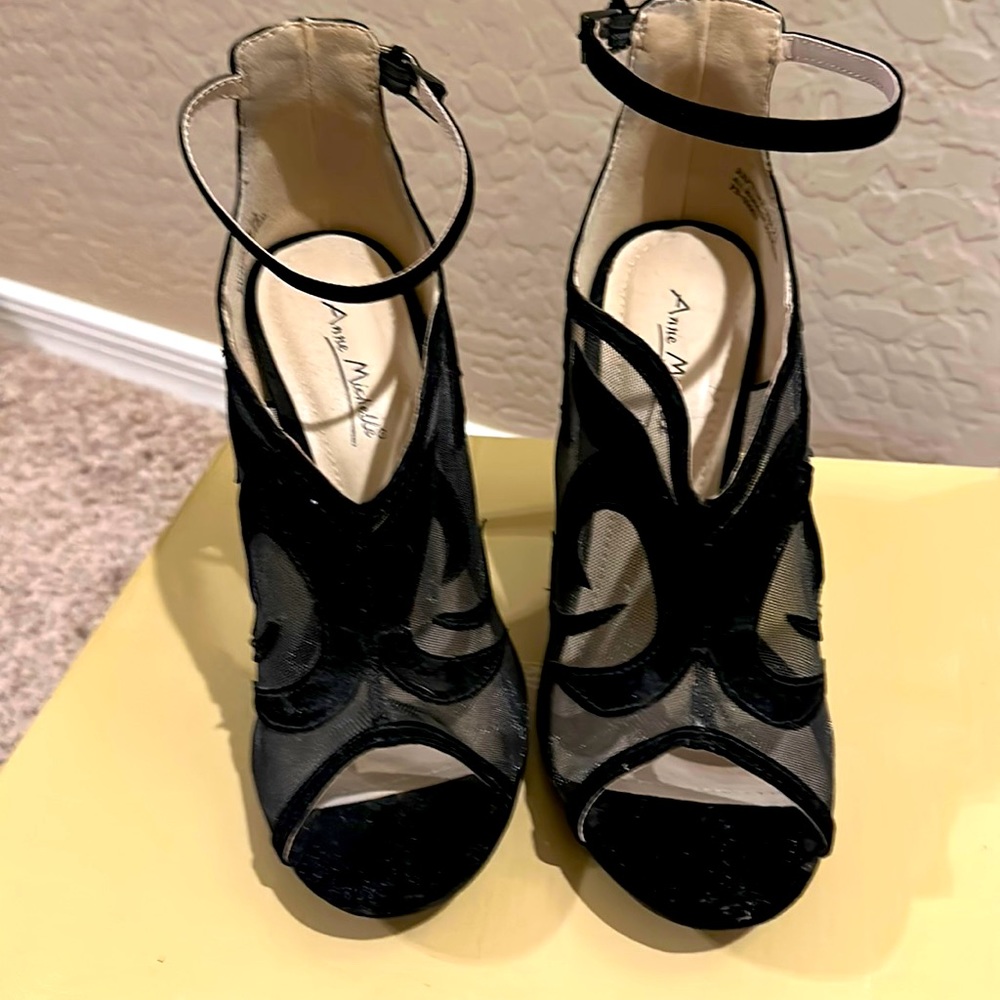 Anne Michelle Black Rapture size 7.5 shoe. Brand new never worn. 4 inch heel.